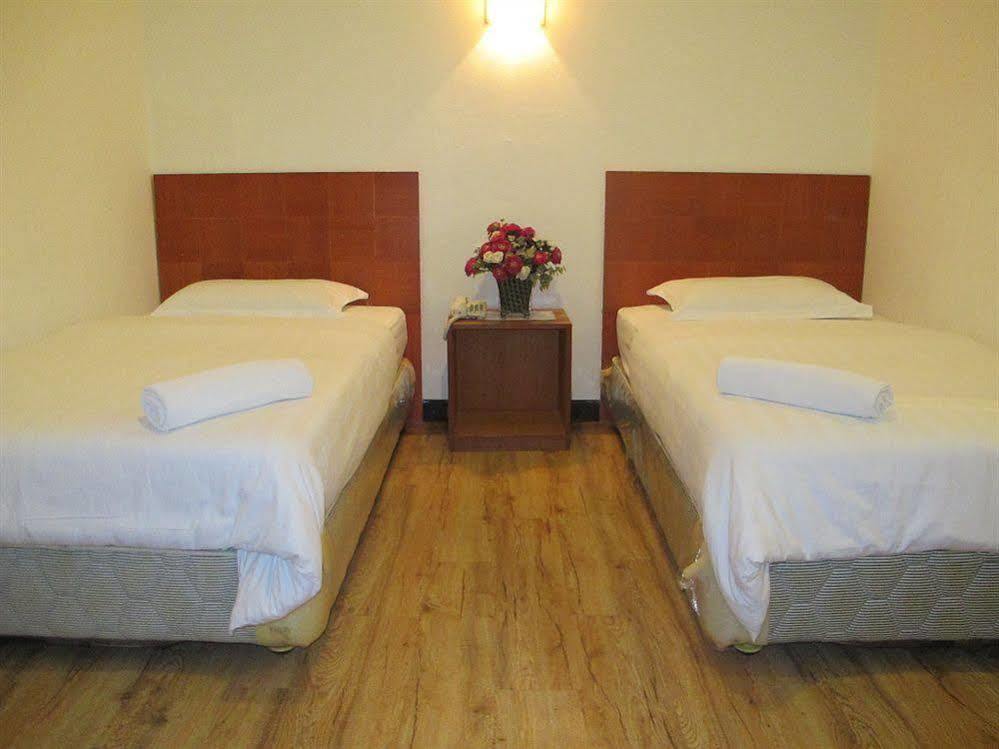 Switz Paradise Hotel - 5 Minute Walk To Centre Point And 10 Minute Walk To Waterfront- Kota Kinabalu Exterior photo